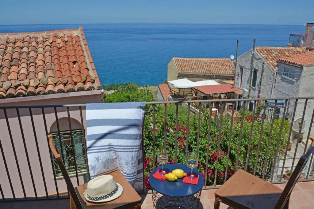 Appartement Terrazza Ambrogio à Sant'Ambrogio  Extérieur photo