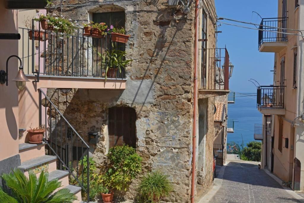 Appartement Terrazza Ambrogio à Sant'Ambrogio  Extérieur photo