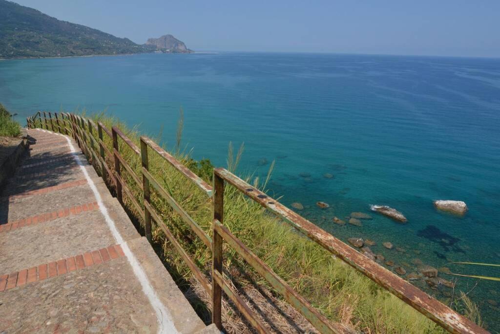 Appartement Terrazza Ambrogio à Sant'Ambrogio  Extérieur photo